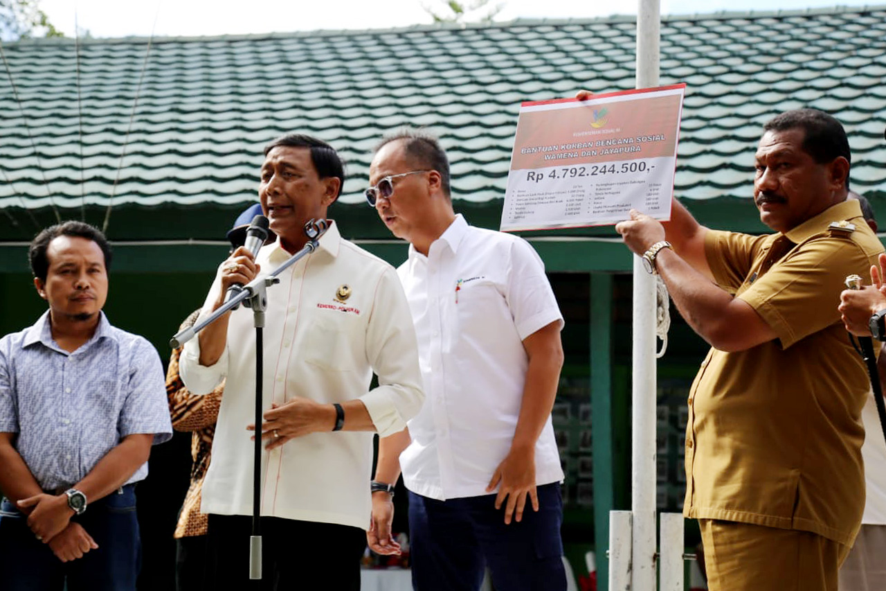 Mensos Kunjungi Daerah Korban Bencana Sosial Wamena