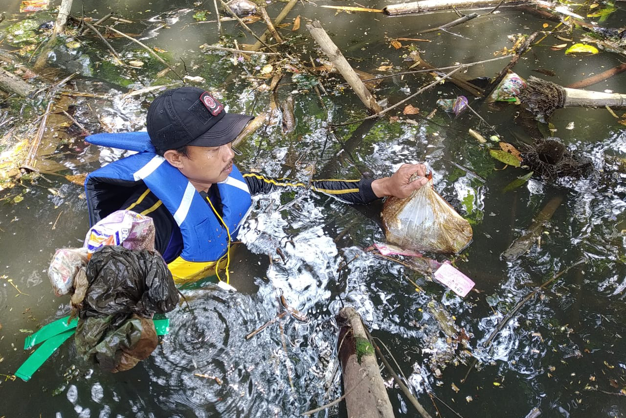 Mensos Apresiasi Aksi Tagana dan KSB Bersihkan Sungai Citonjong