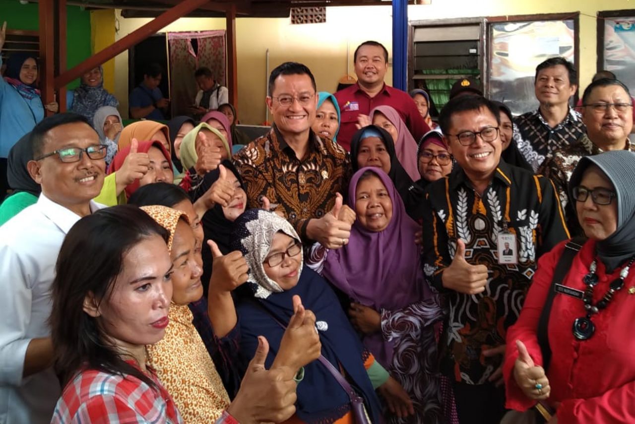 Mensos Kunjungi E-Warong KUBE dan Berdialog dengan KPM di Surabaya