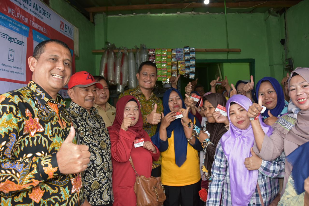 Pastikan Program Sembako Berjalan, Mensos Kunjungi Dua e-Warong di Bogor dan Cianjur