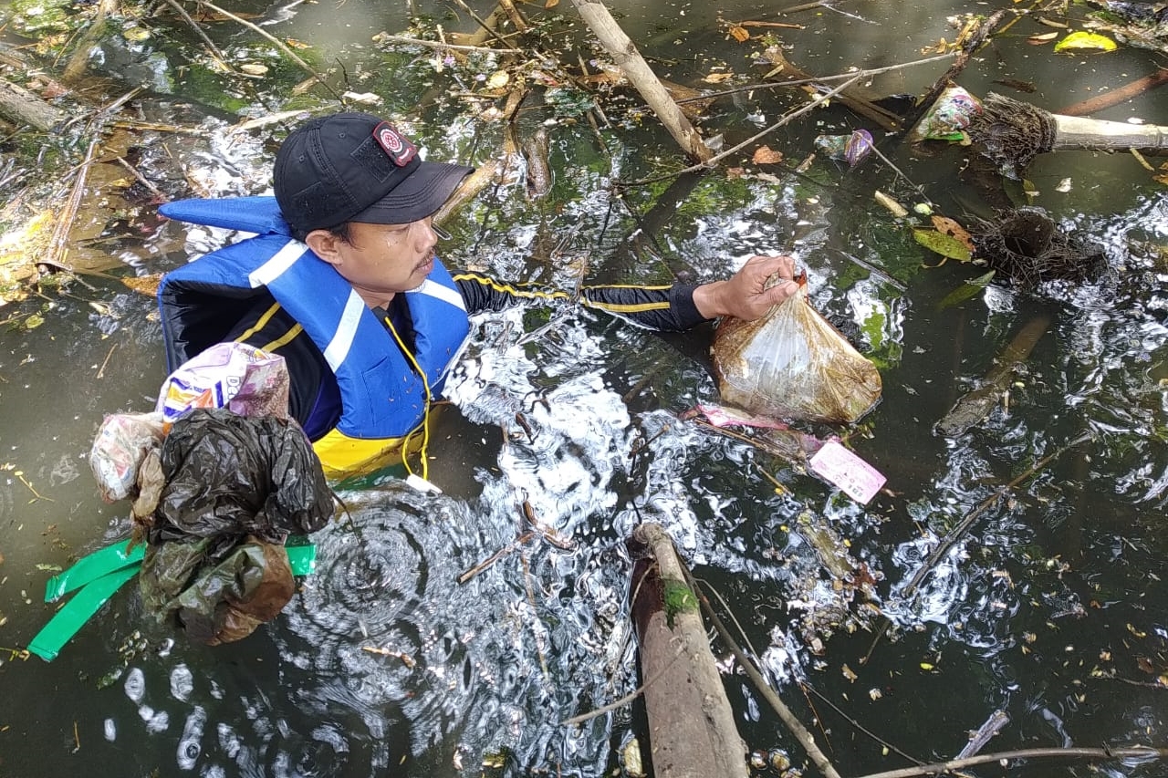Mensos Apresiasi Tagana dan KSB Bersihkan Sungai Citonjong