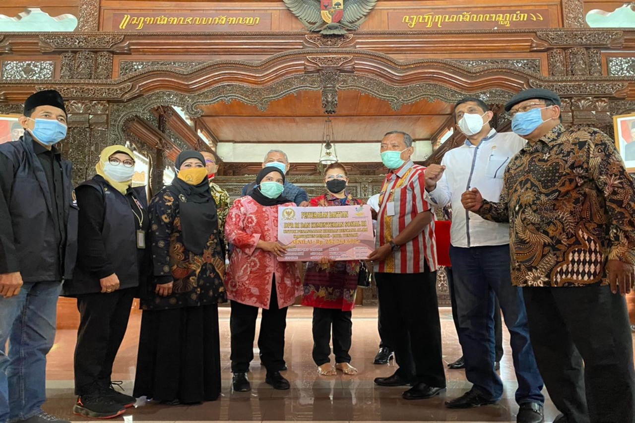 Komisi VIII DPR RI Kunjungi Korban Banjir Semarang
