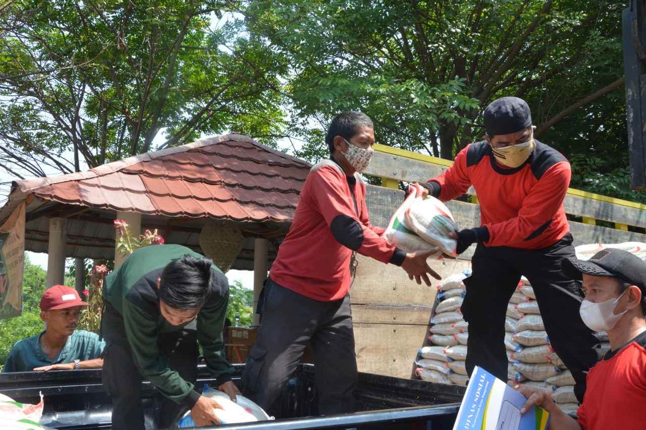 Kemensos Salurkan 3.000 Paket Beras untuk Warga Terdampak PPKM Darurat di Kota Tangerang