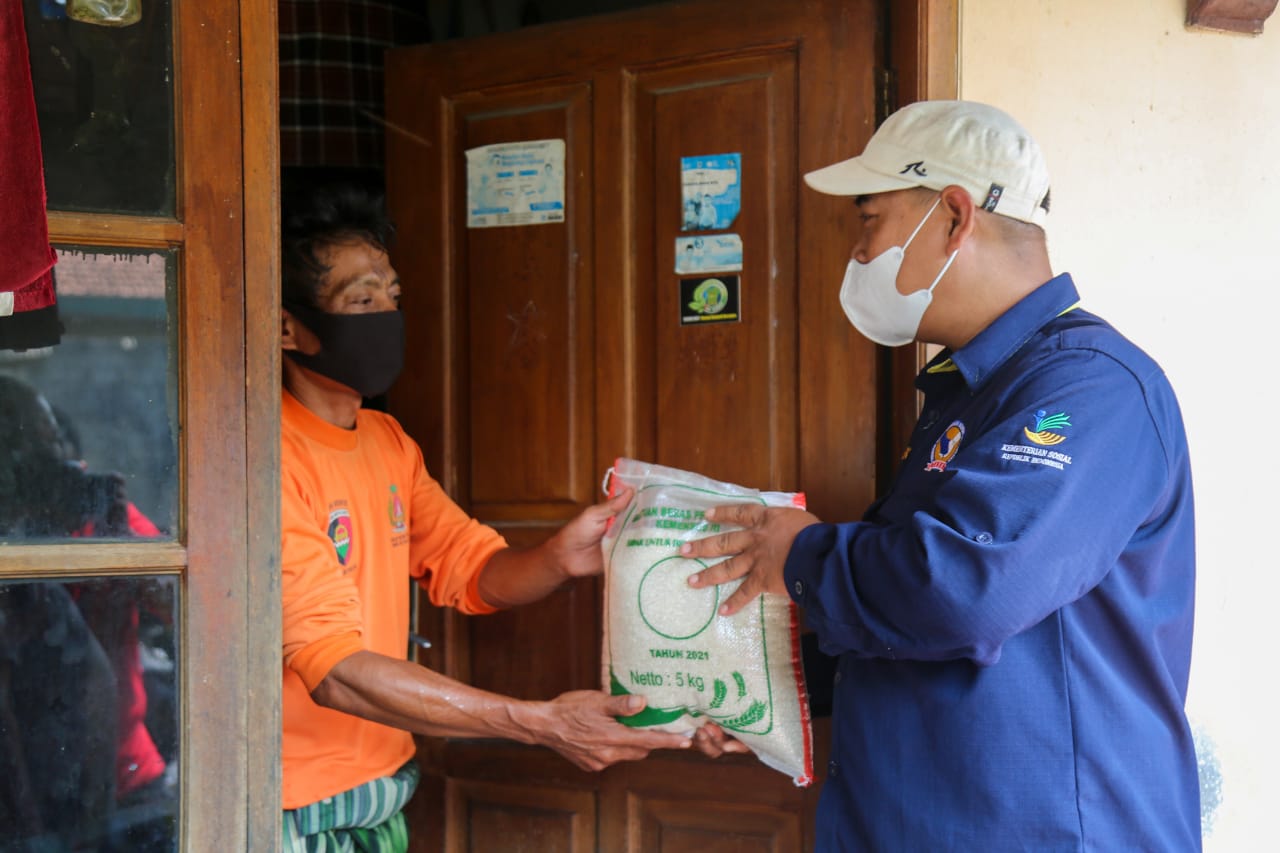 Buruh Cuci, Pedagang Es, Sampai Pedagang Sayur Bahagia Jadi Bagian dari 3.000 Penerima Bantuan Beras di Bogor