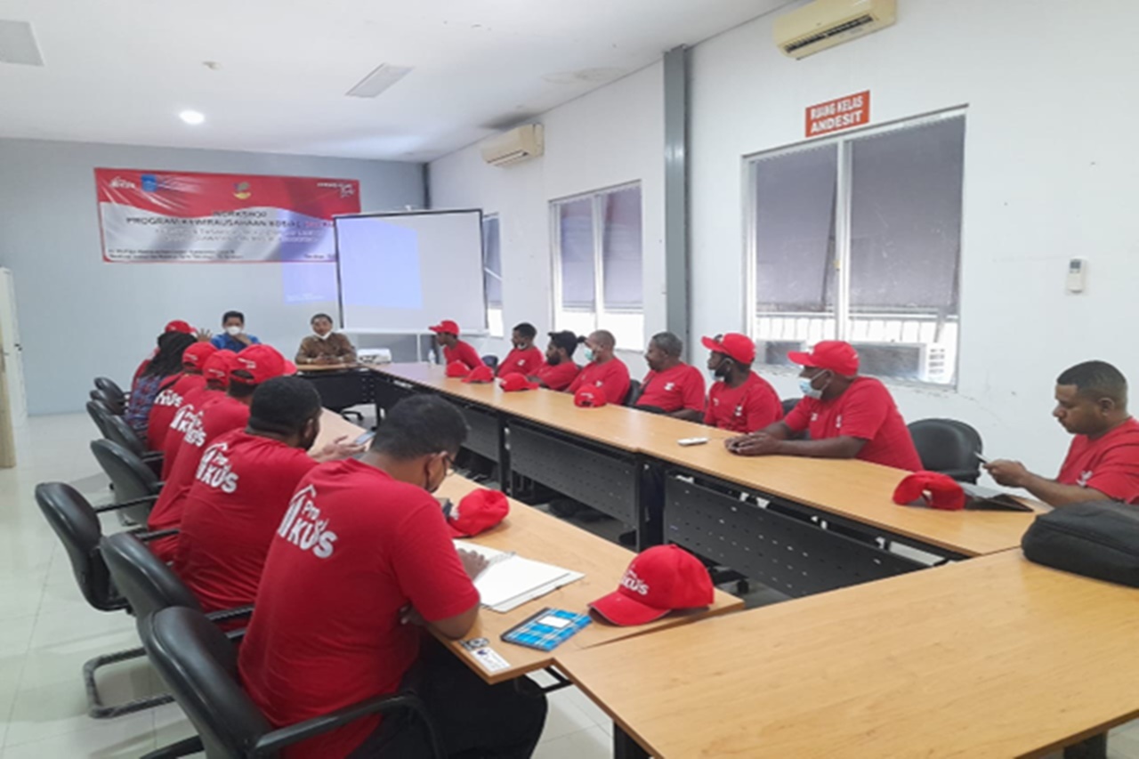 Kemensos Latih 16 Warga Papua Berwirausaha Melalui Lokakarya Perakitan Motor E-Trail