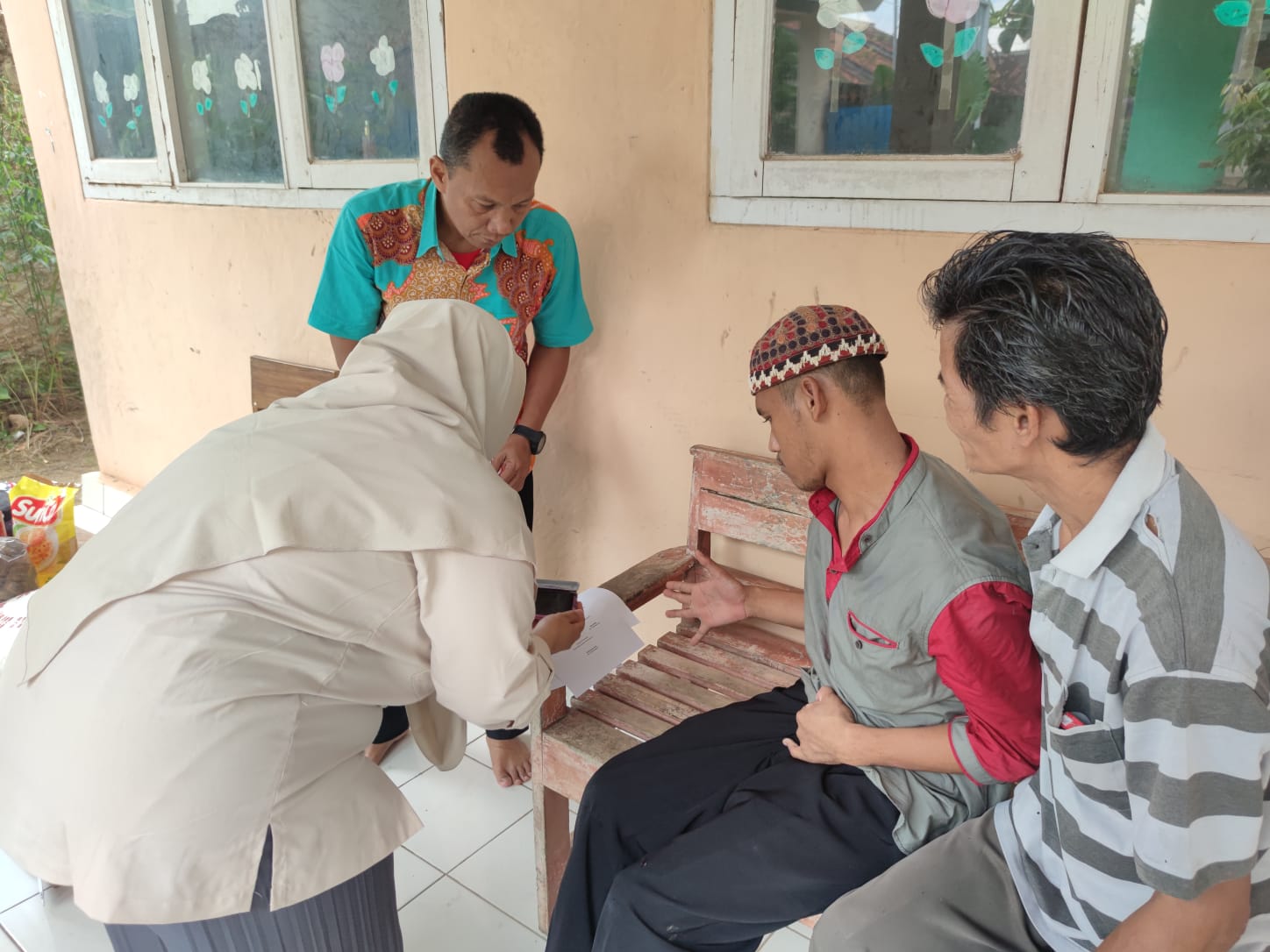 Semangat Tak Tergoyahkan, Kementerian Sosial Salurkan Bantuan ATENSI di Lampung