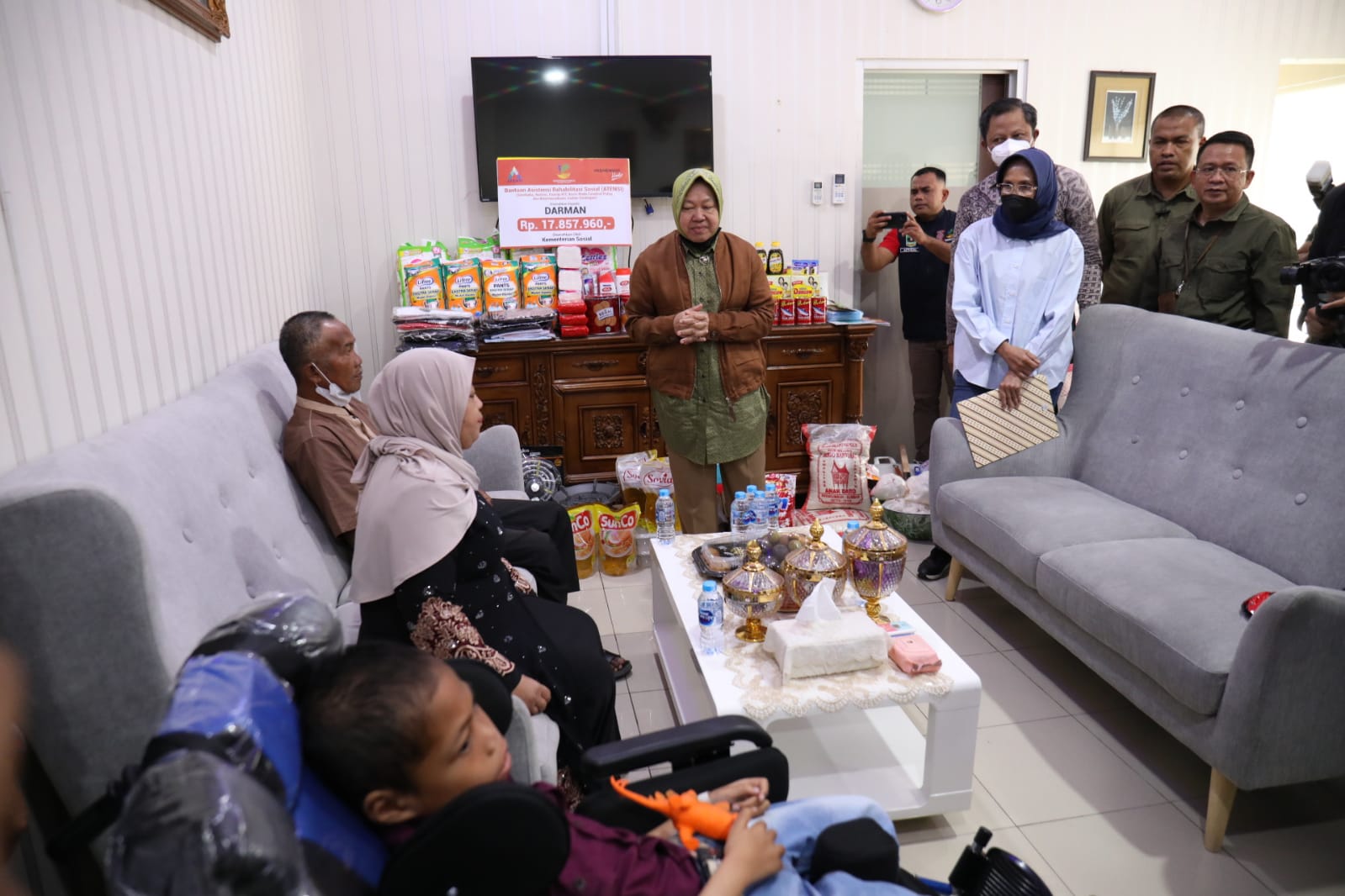Menjelang Perayaan HLUN ke-27, Mensos Sempatkan Jenguk Penerima Manfaat asal Payakumbuh di BBPKS Padang
