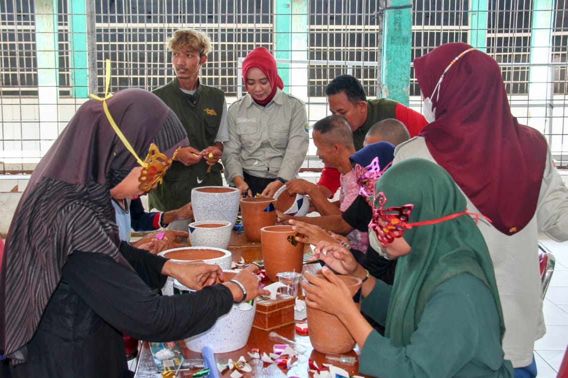 Pengabdian Masyarakat, Dosen Poltekesos Bandung Lakukan PMU di Kota Bekasi