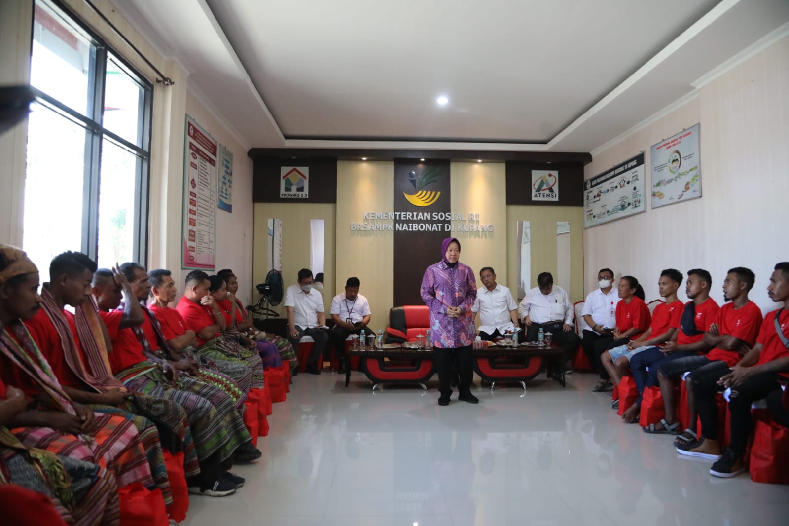 Mensos Berikan Penguatan dan Dengarkan Harapan 22 Korban TPPO di Kupang