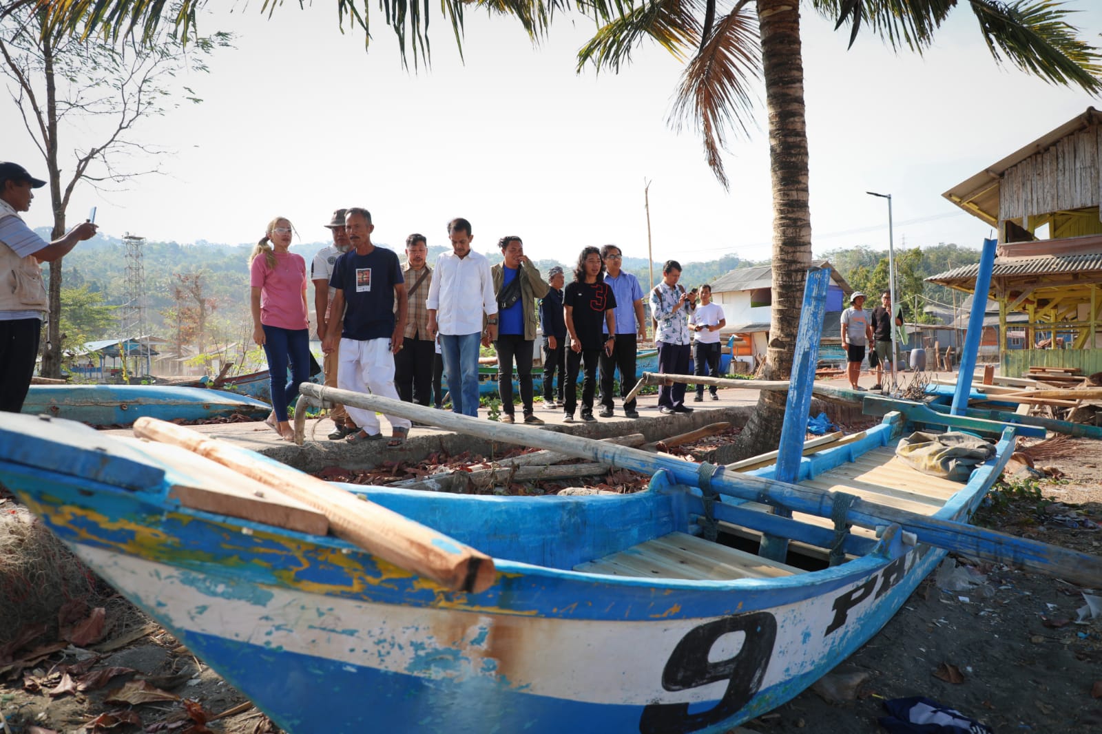Bantuan Pemberdayaan kepada Masyarakat Nelayan di Kabupaten Sukabumi