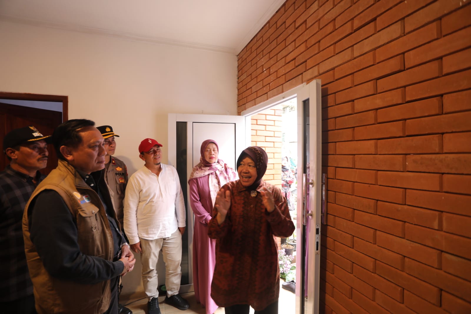 Mensos Risma Mendesain Sendiri Rumah untuk Korban Terdampak Gempa Cianjur